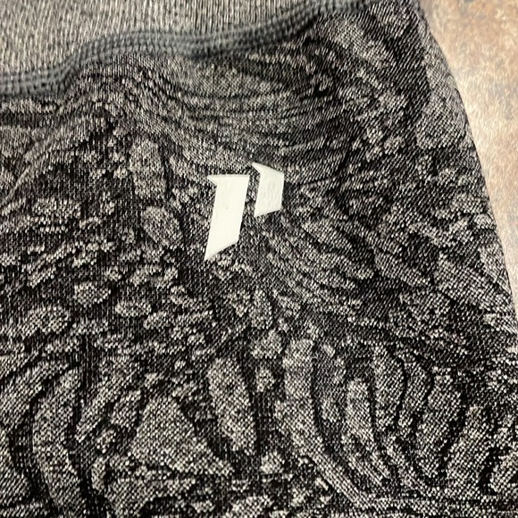 Iamfirstphorm women’s leggings grey multi color design size XS/S - Picture 3 of 10